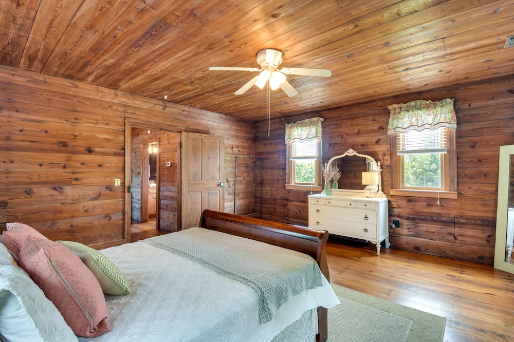 Photo of Bedroom in Mountain Rest