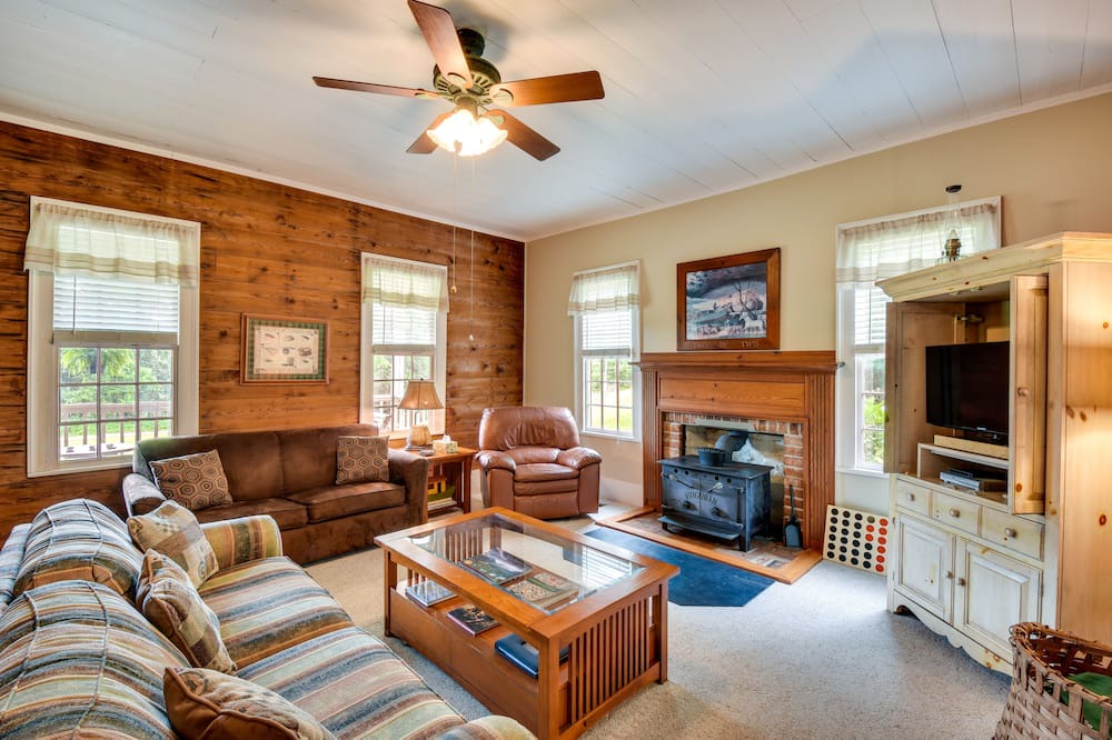 Photo of Bedroom in Mountain Rest