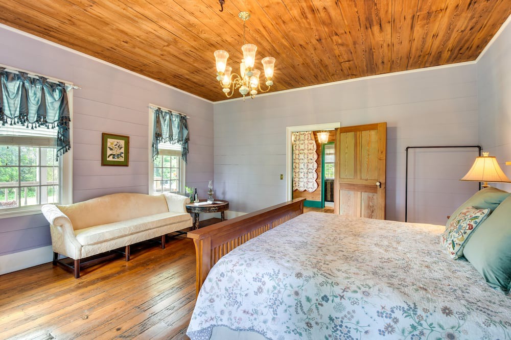 Photo of Bedroom in Mountain Rest