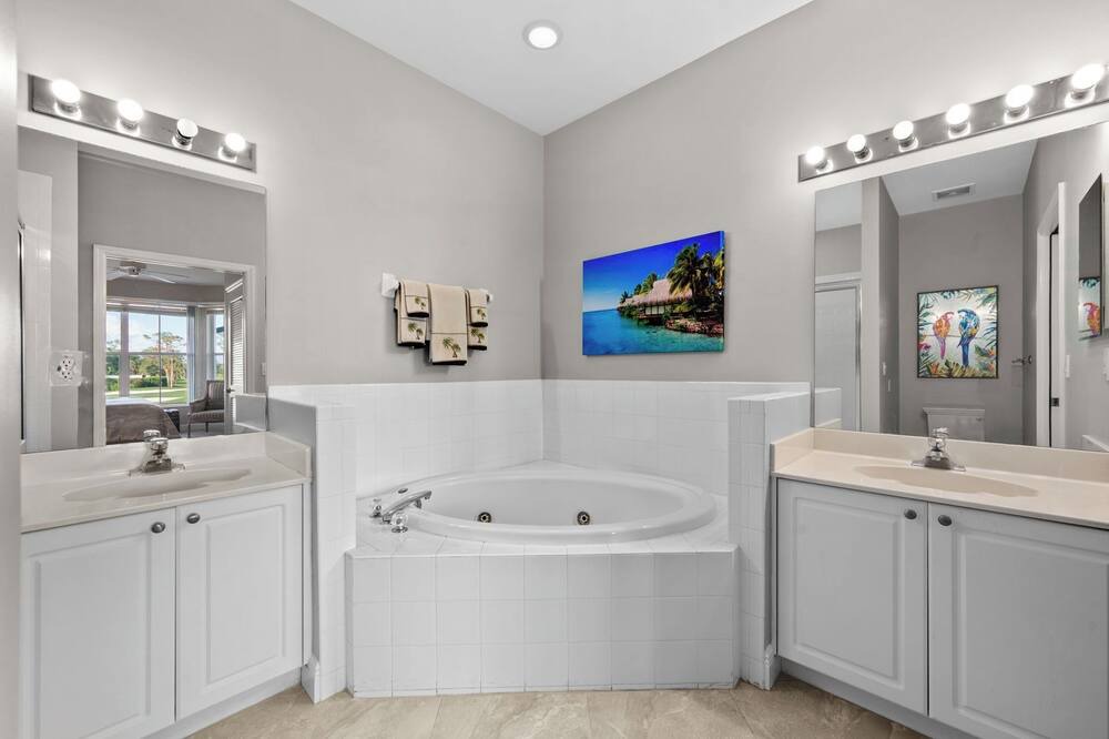 Photo of Bathroom in Naples