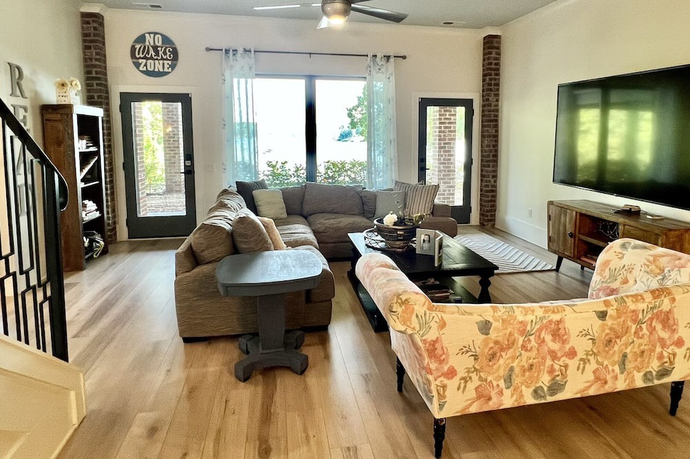 Photo of Livingroom in Anderson