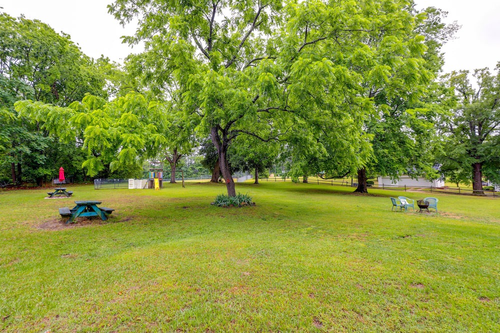 Photo of Others in Society Hill