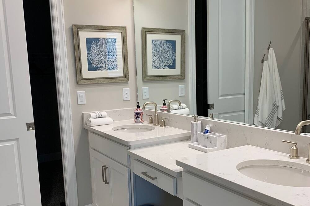 Photo of Bathroom in Naples