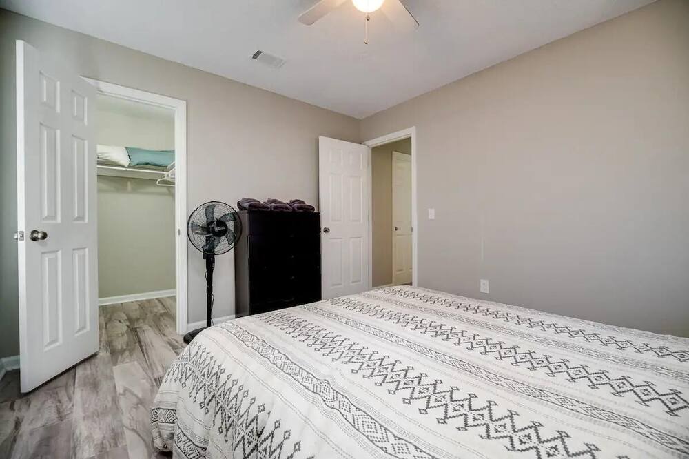 Photo of Bedroom in Hinesville