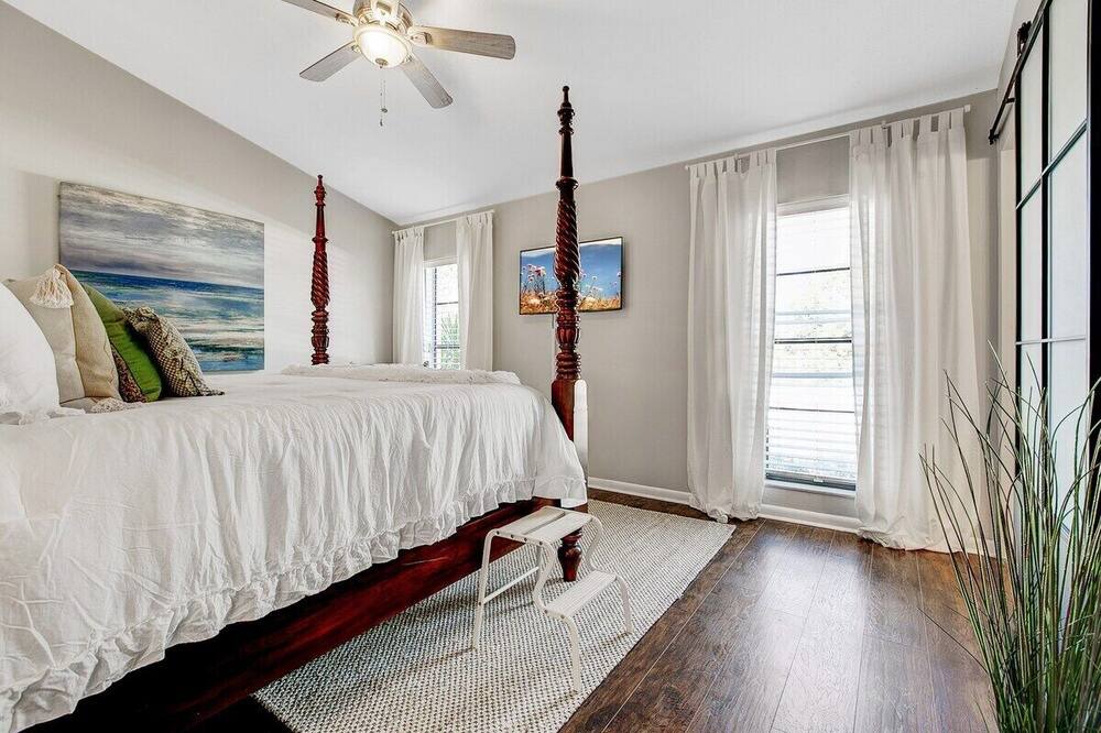 Photo of Bedroom in Bloomingdale