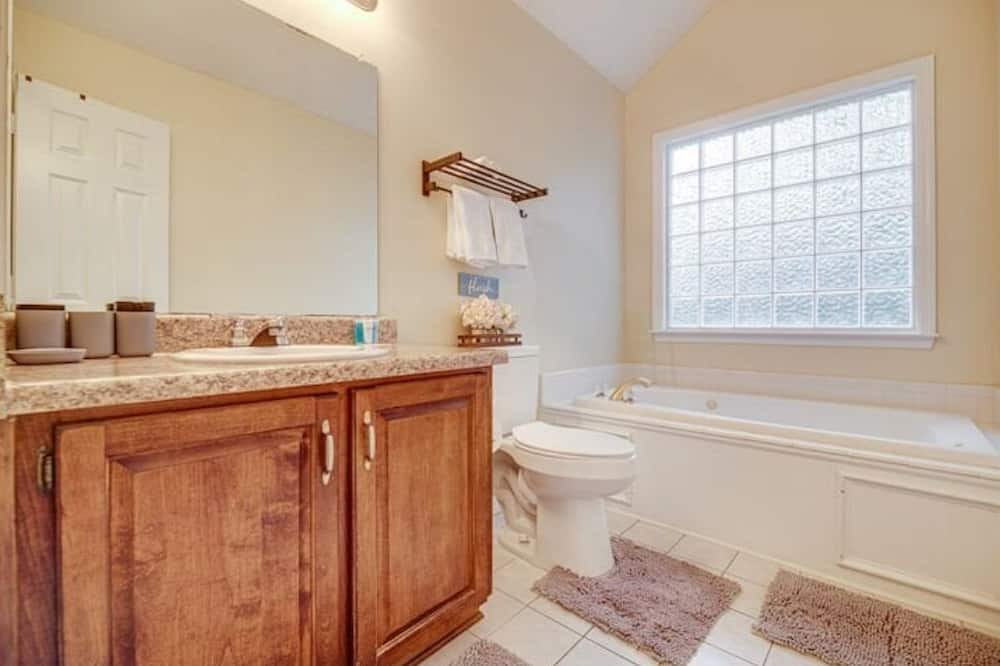 Photo of Bathroom in Hinesville