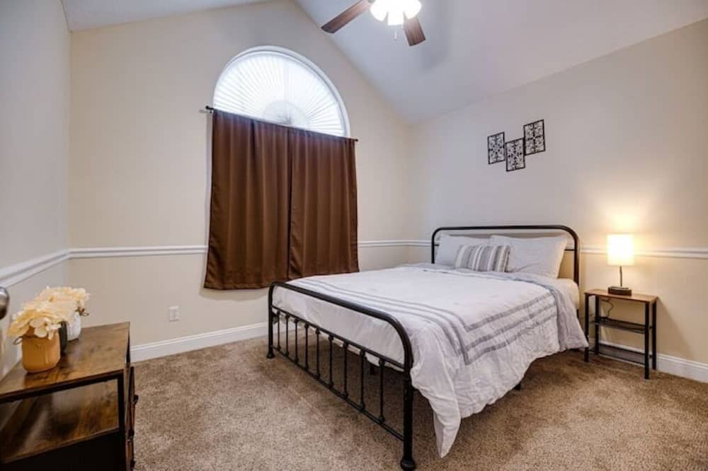 Photo of Bedroom in Hinesville