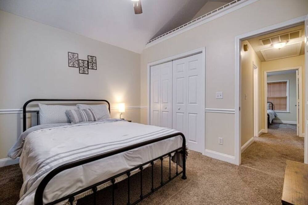 Photo of Bedroom in Hinesville