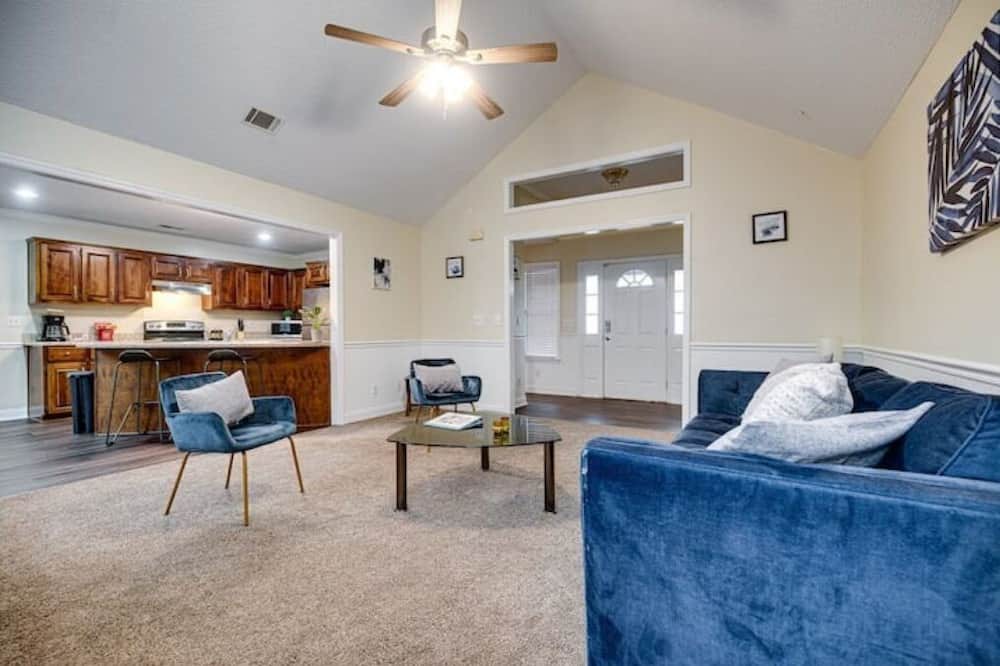 Photo of Livingroom in Hinesville