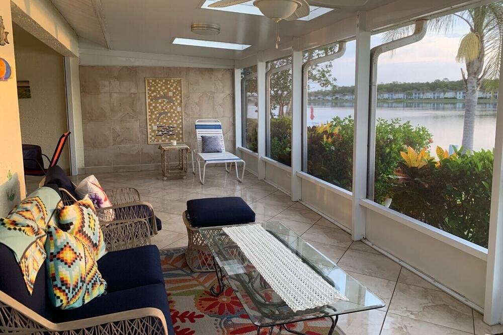 Photo of Livingroom in Crown Pointe