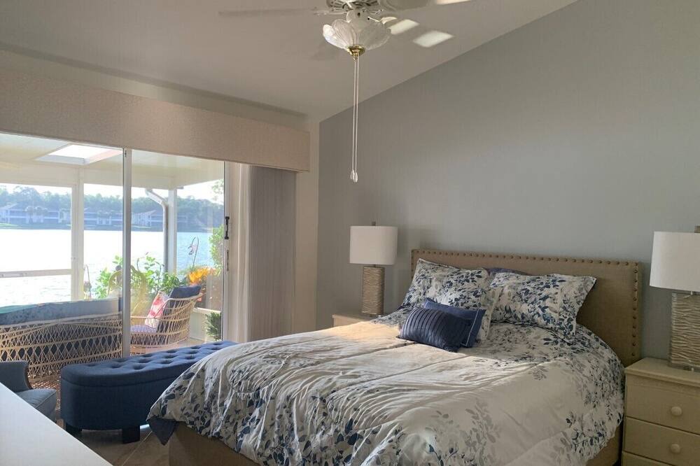 Photo of Bedroom in Crown Pointe
