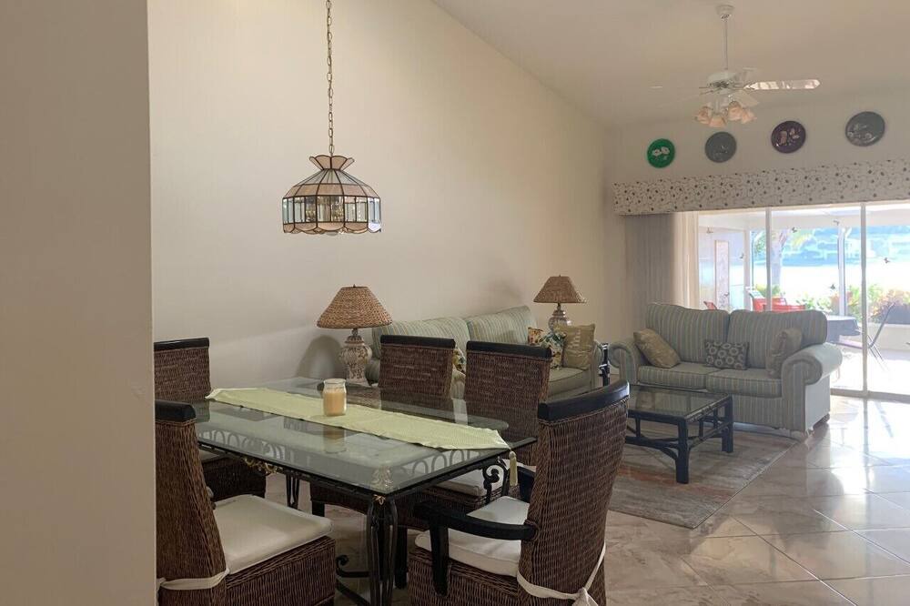 Photo of Livingroom in Crown Pointe