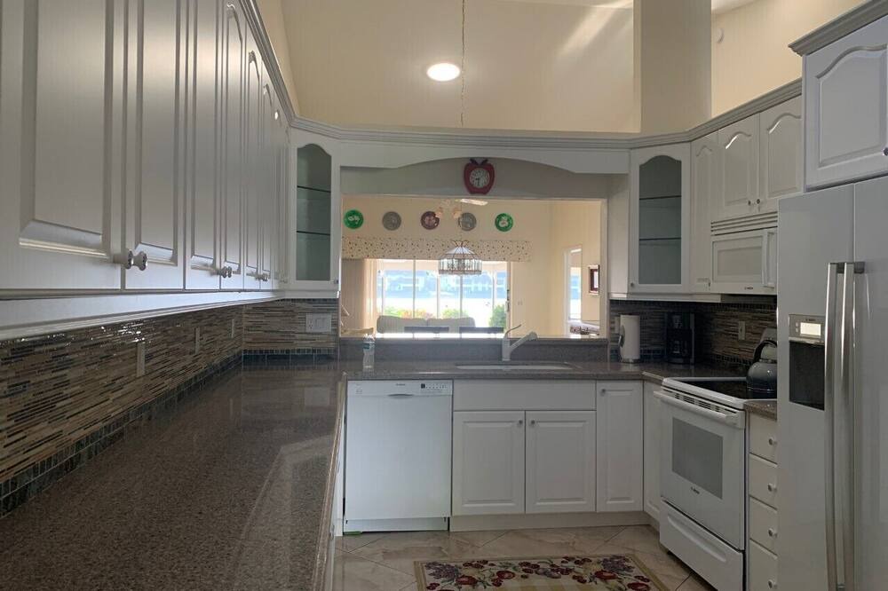 Photo of Kitchen in Crown Pointe