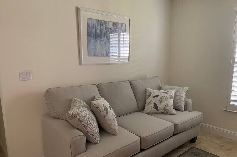 Photo of Livingroom in Crown Pointe