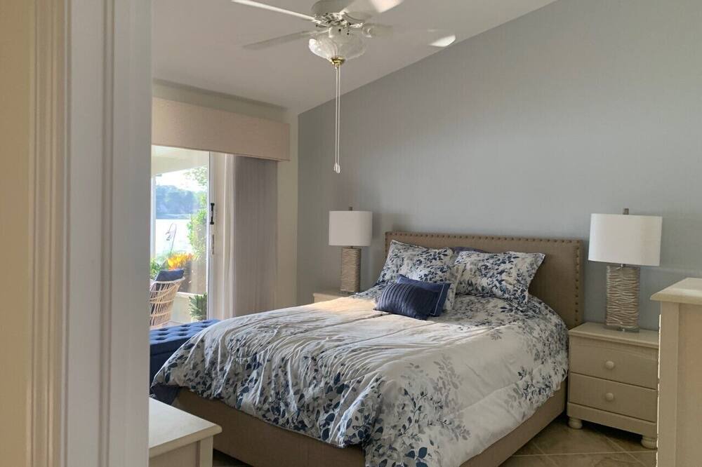 Photo of Bedroom in Crown Pointe