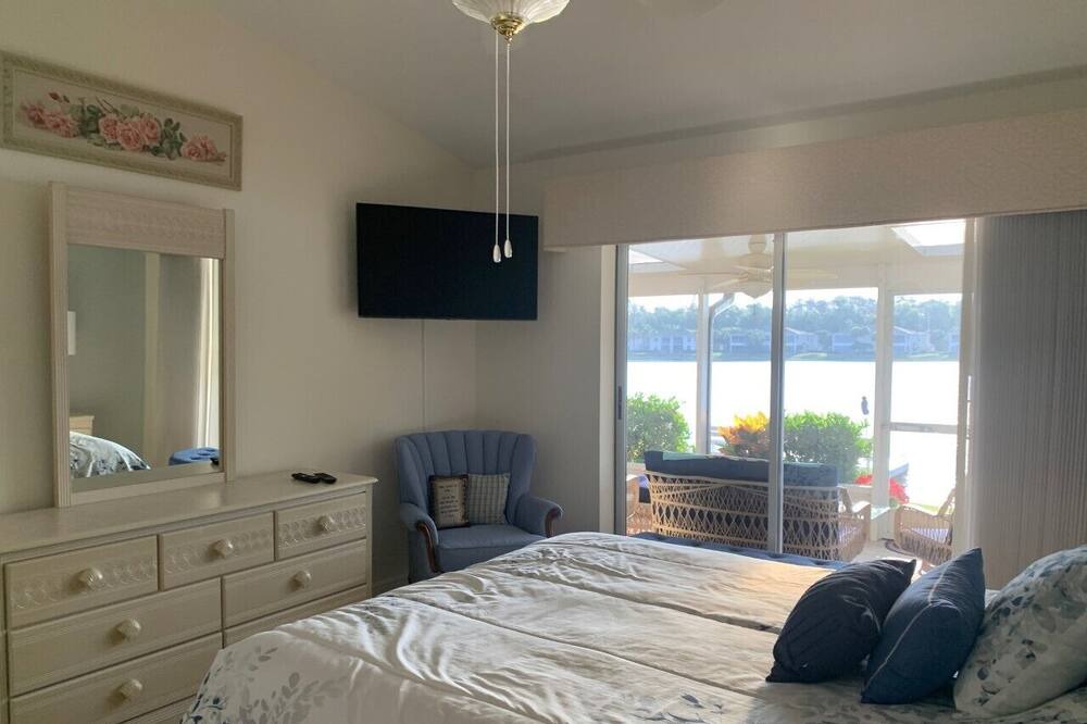 Photo of Bedroom in Crown Pointe