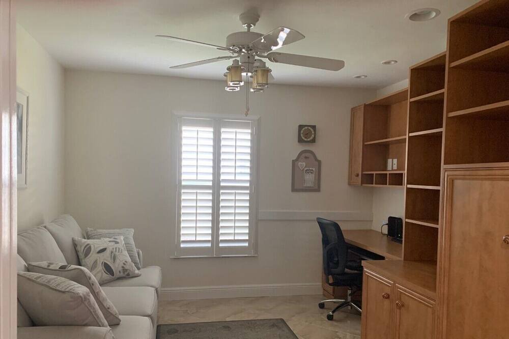 Photo of Livingroom in Crown Pointe