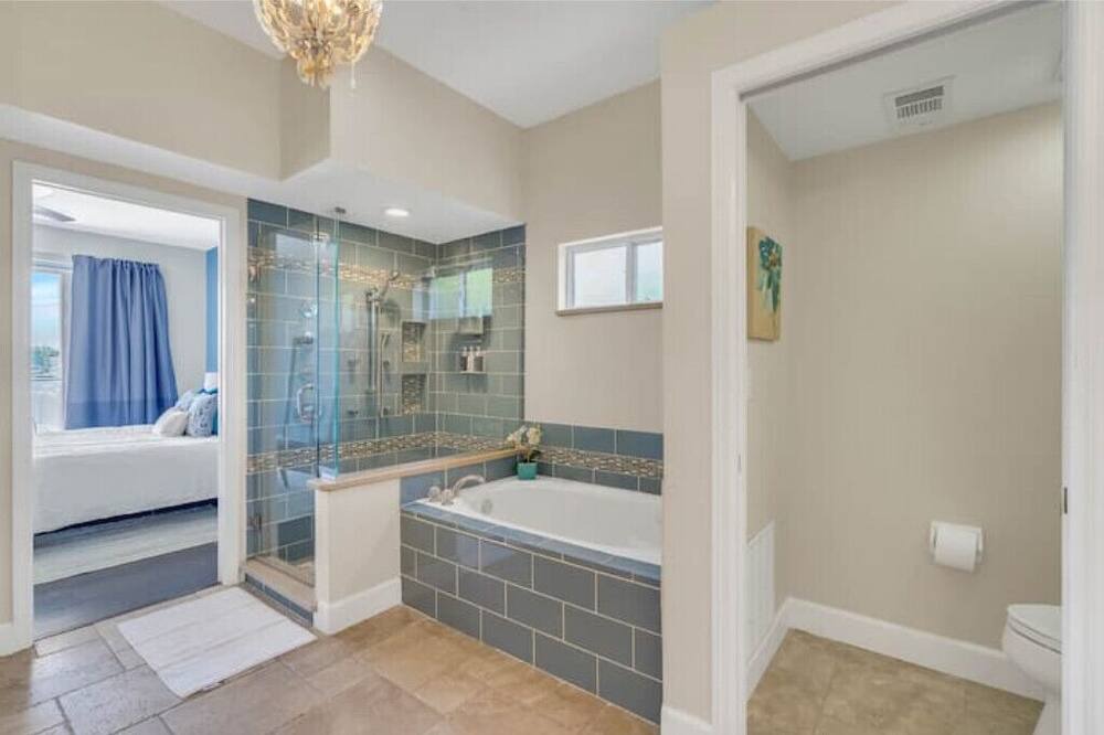 Photo of Bathroom in Mariner's VIllage