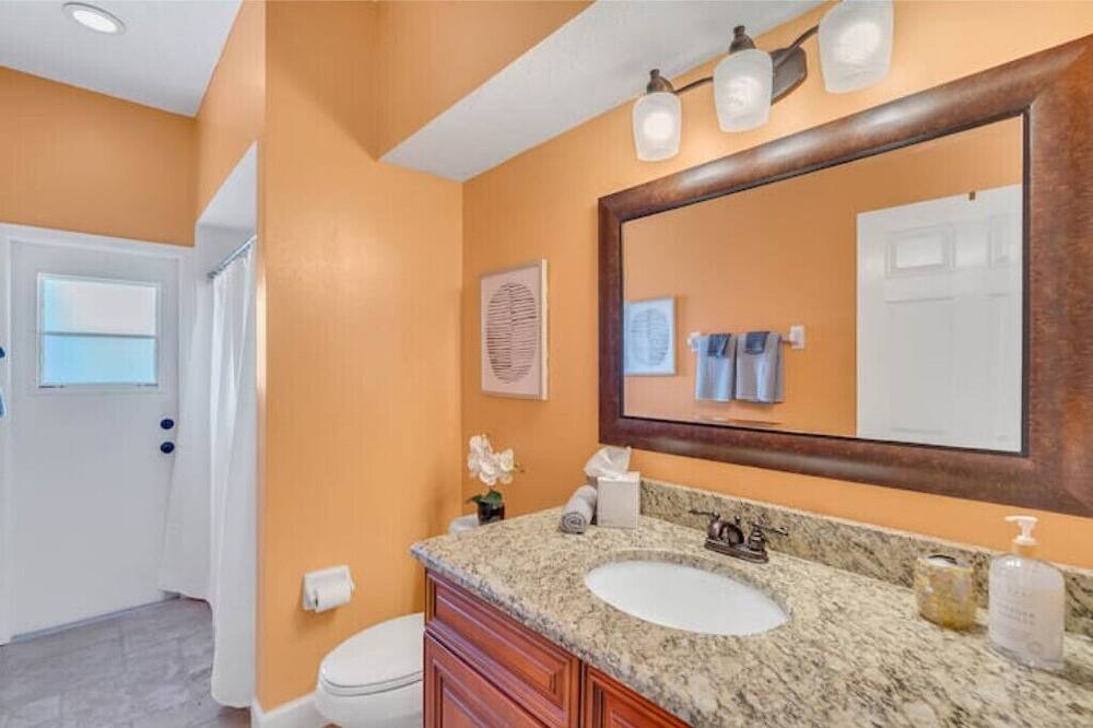 Photo of Bathroom in Mariner's VIllage