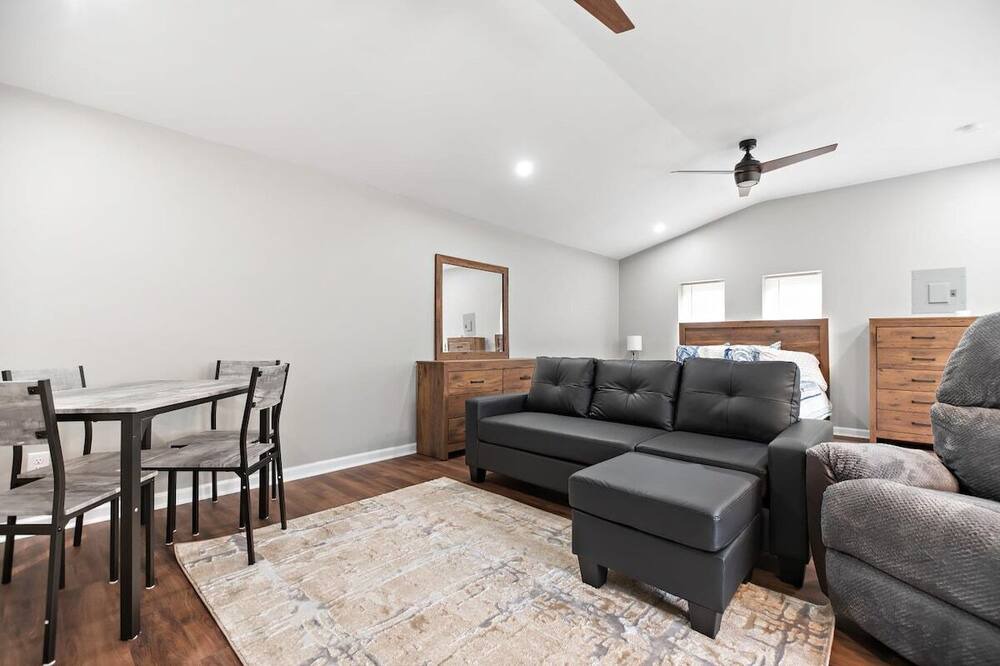 Photo of Livingroom in Midtown