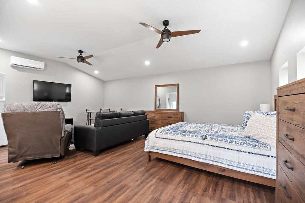 Photo of Bedroom in Midtown