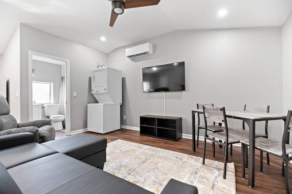 Photo of Livingroom in Midtown