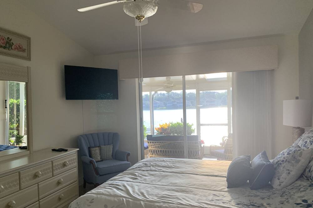 Photo of Bedroom in Crown Pointe