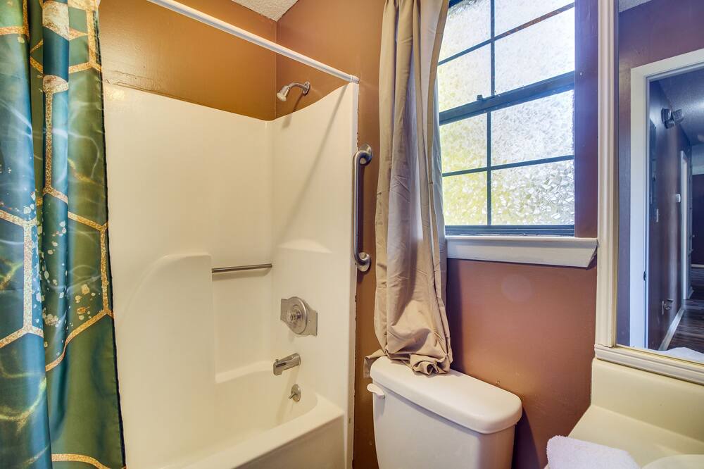 Photo of Bathroom in Hinesville