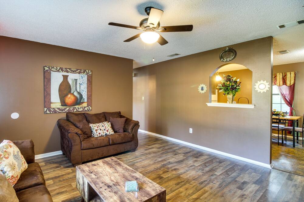Photo of Livingroom in Hinesville