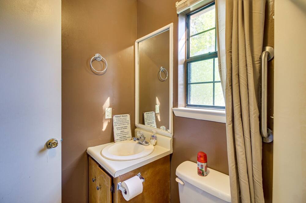 Photo of Bathroom in Hinesville