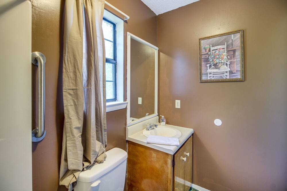 Photo of Bathroom in Hinesville
