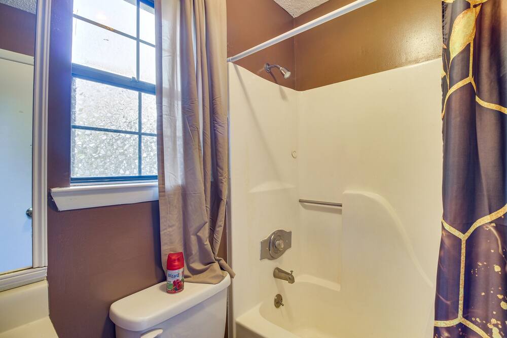 Photo of Bathroom in Hinesville