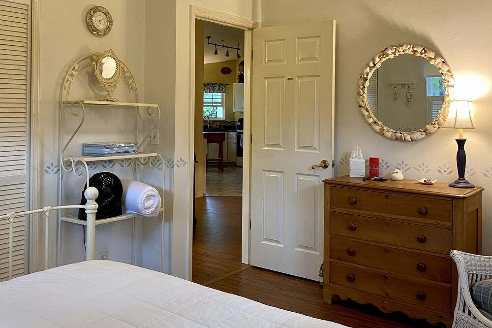 Photo of Bedroom in Floridana Beach