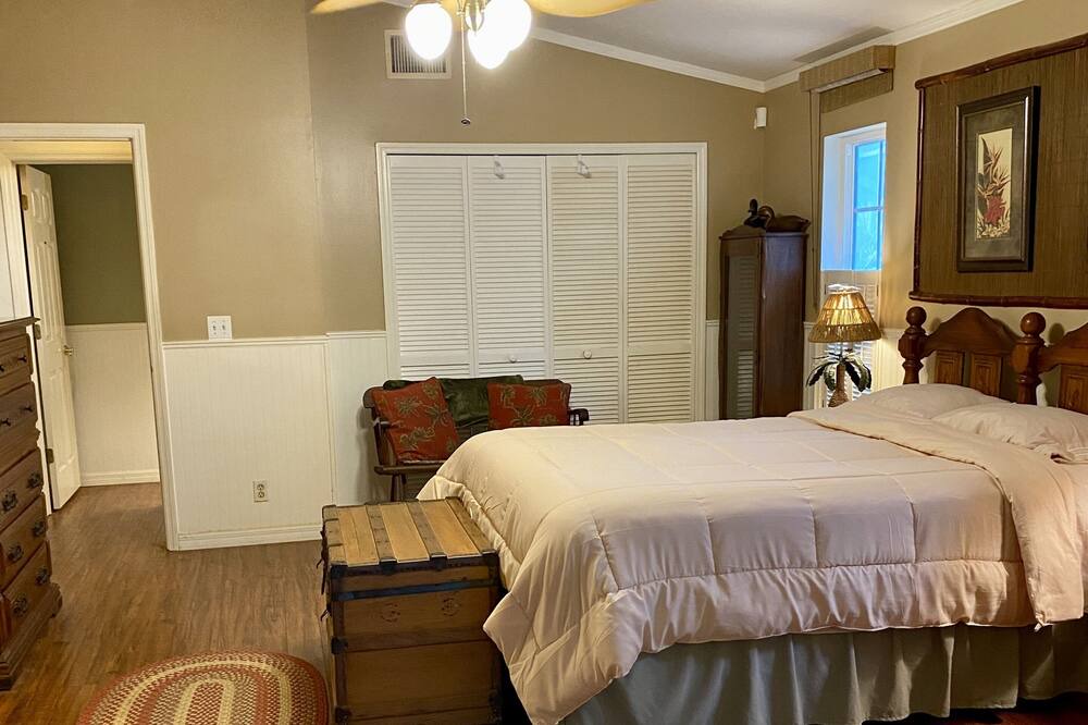 Photo of Bedroom in Floridana Beach