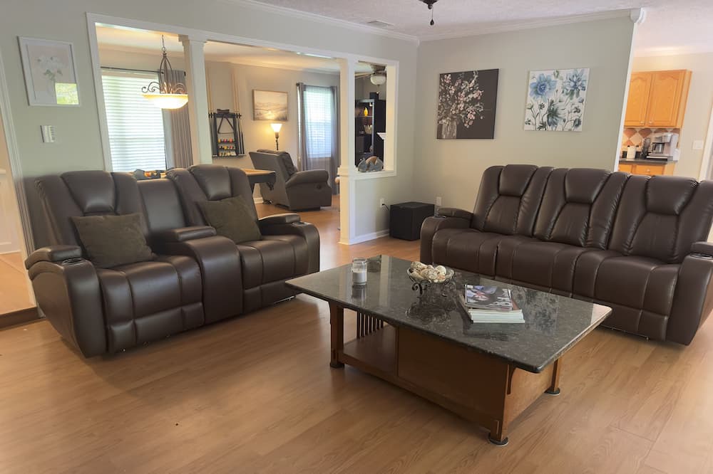 Photo of Livingroom in Pooler