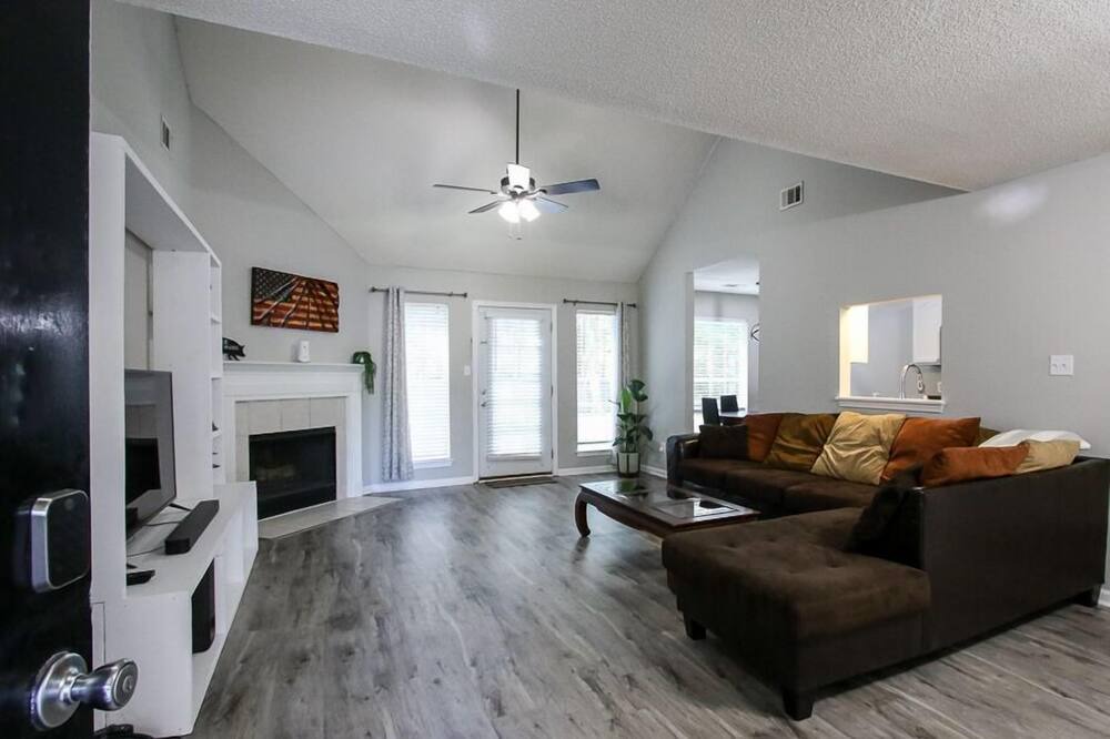 Photo of Livingroom in Pooler