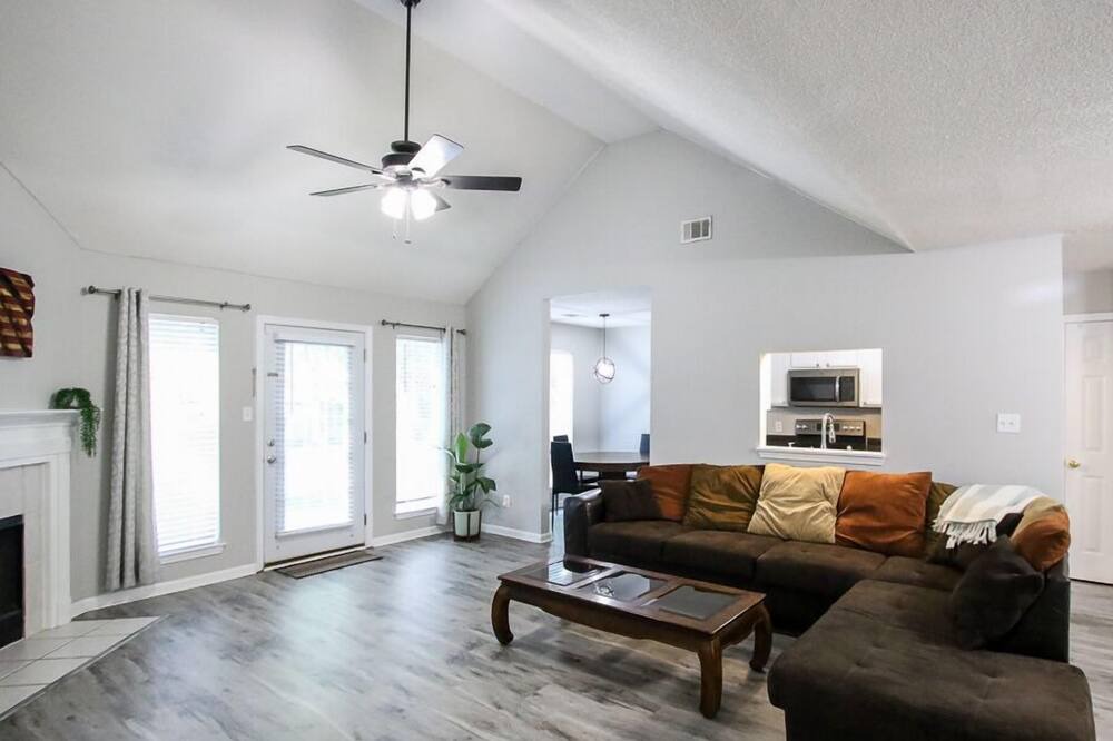 Photo of Livingroom in Pooler