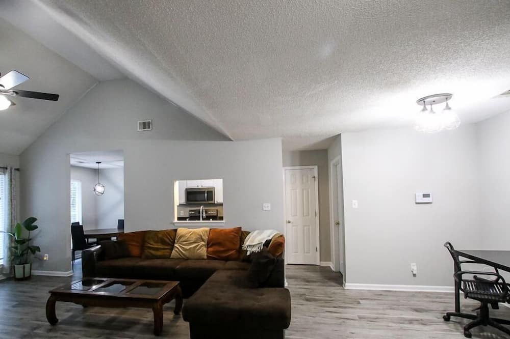 Photo of Livingroom in Pooler