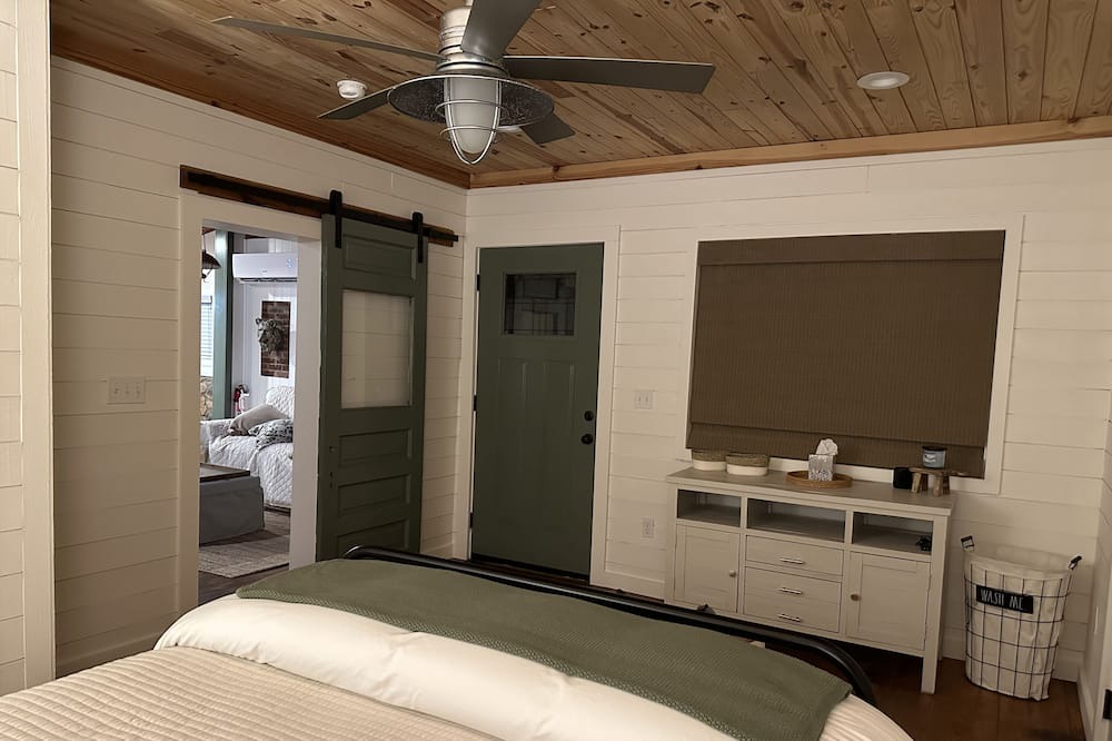 Photo of Bedroom in Rocky Bottom