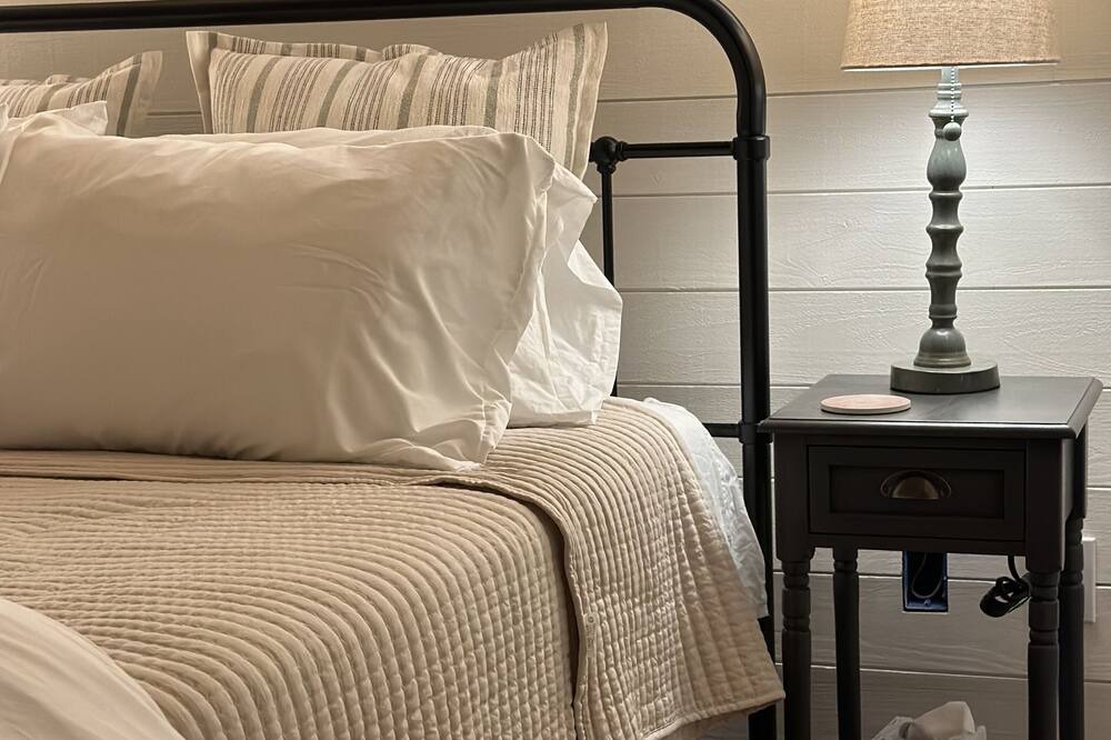 Photo of Bedroom in Rocky Bottom