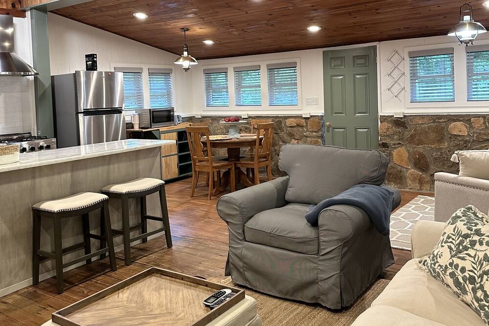 Photo of Livingroom in Rocky Bottom