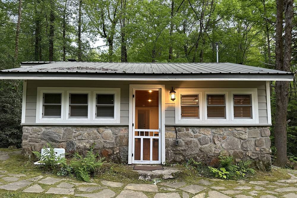 Photo of Outdoor in Rocky Bottom
