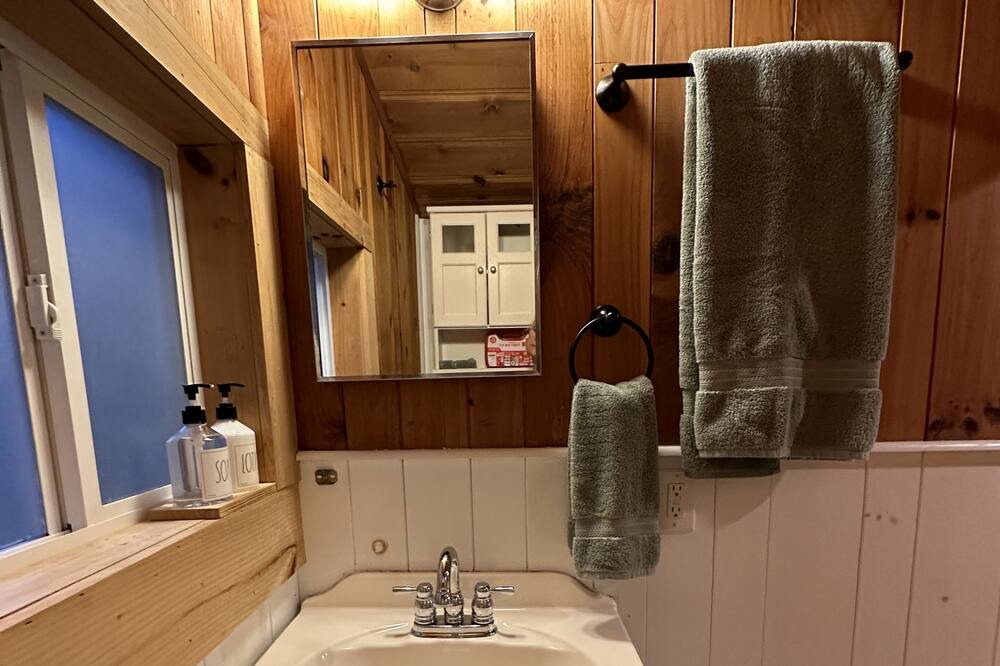 Photo of Bathroom in Rocky Bottom