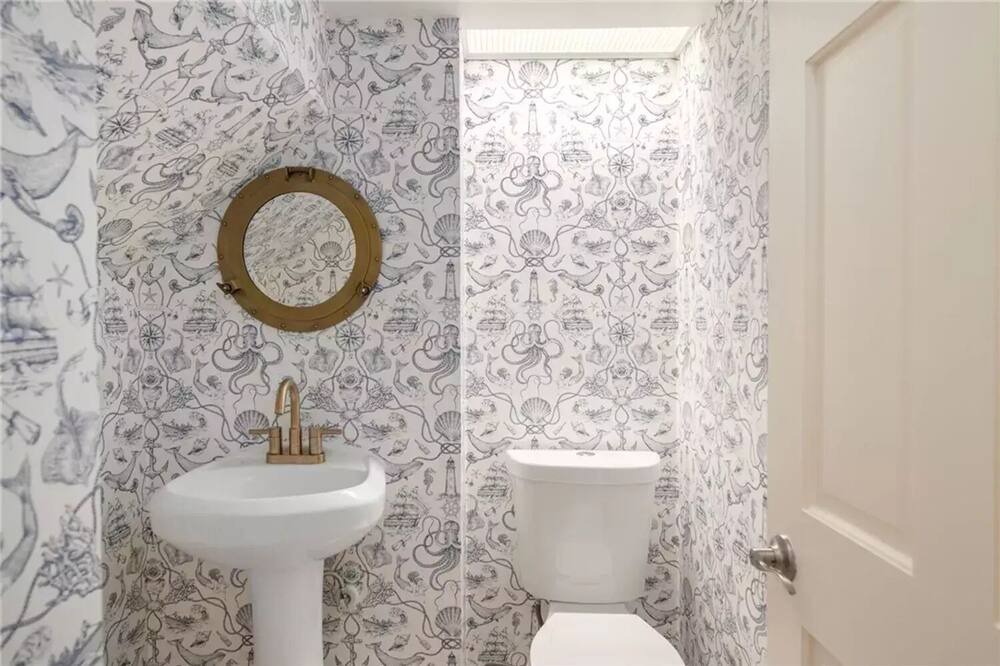 Photo of Bathroom in Roseland