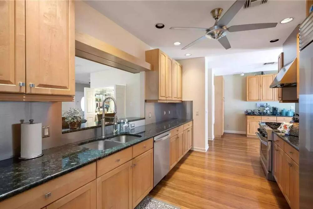 Photo of Kitchen in Roseland