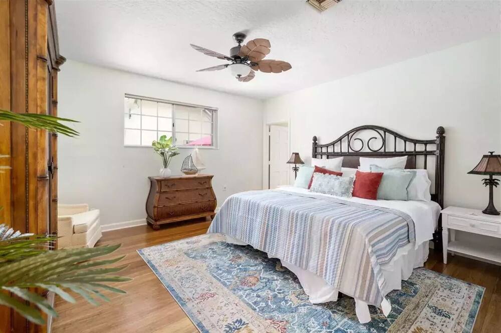 Photo of Bedroom in Roseland
