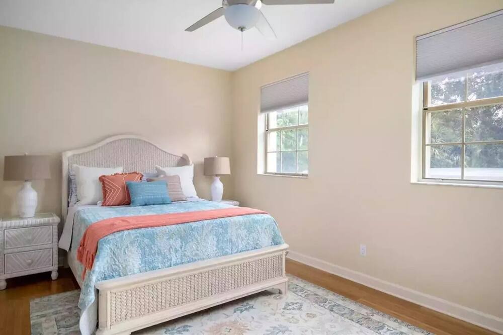 Photo of Bedroom in Roseland
