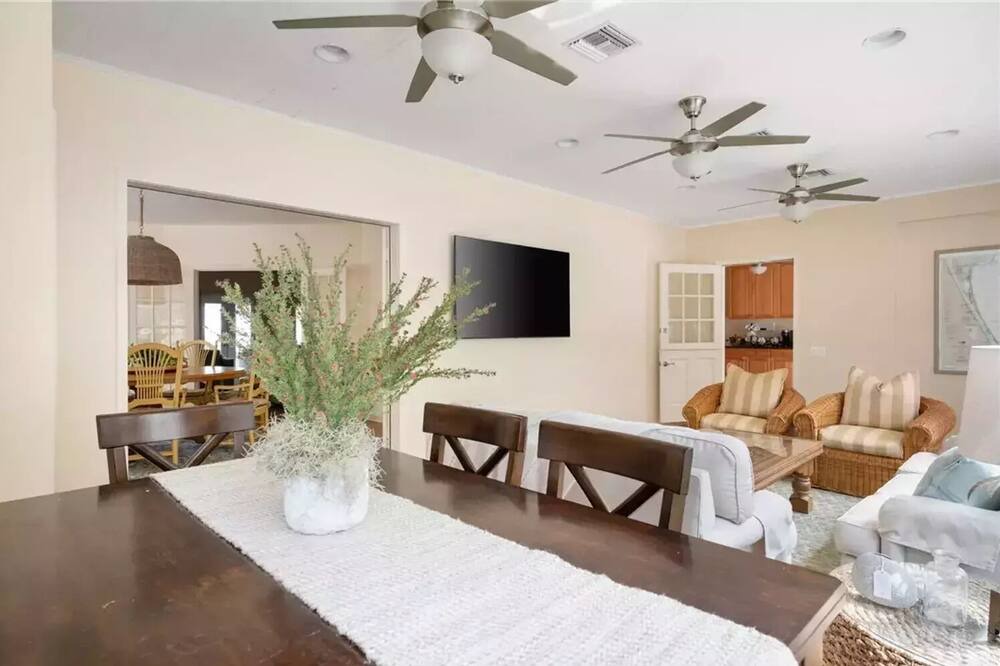 Photo of Livingroom in Roseland