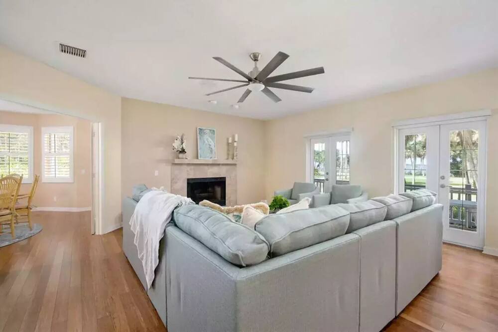 Photo of Livingroom in Roseland