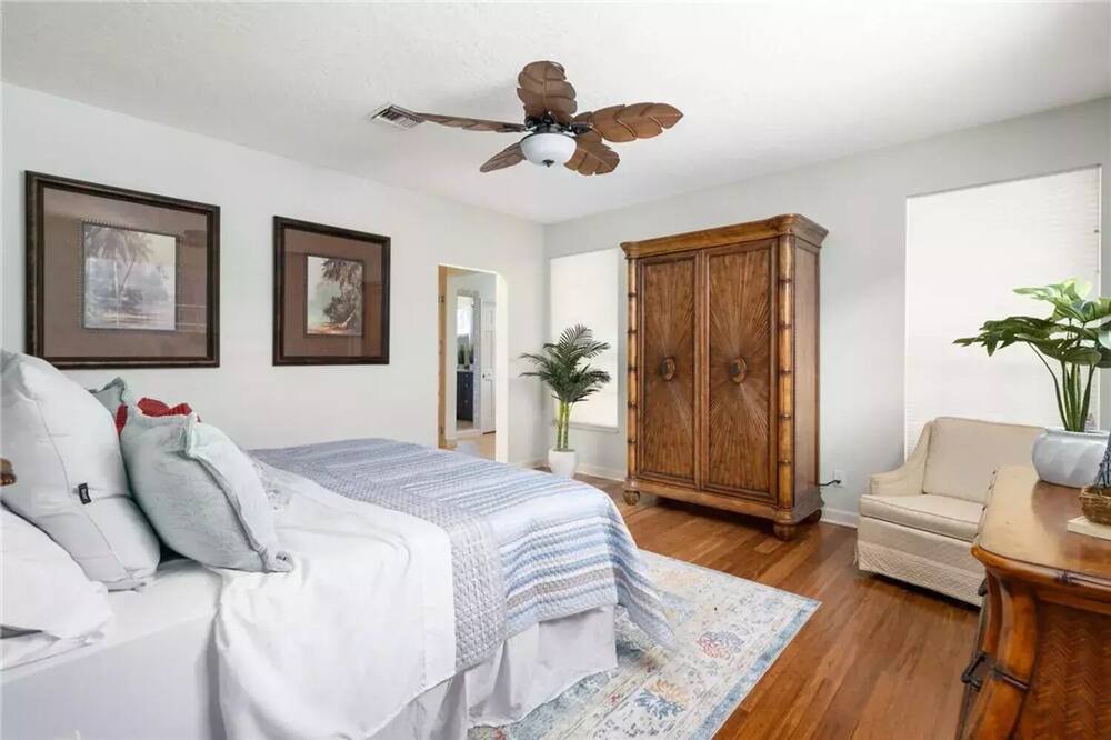 Photo of Bedroom in Roseland